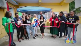 Foto de grupo de personas inaugurando segunda sede en Río Piedras